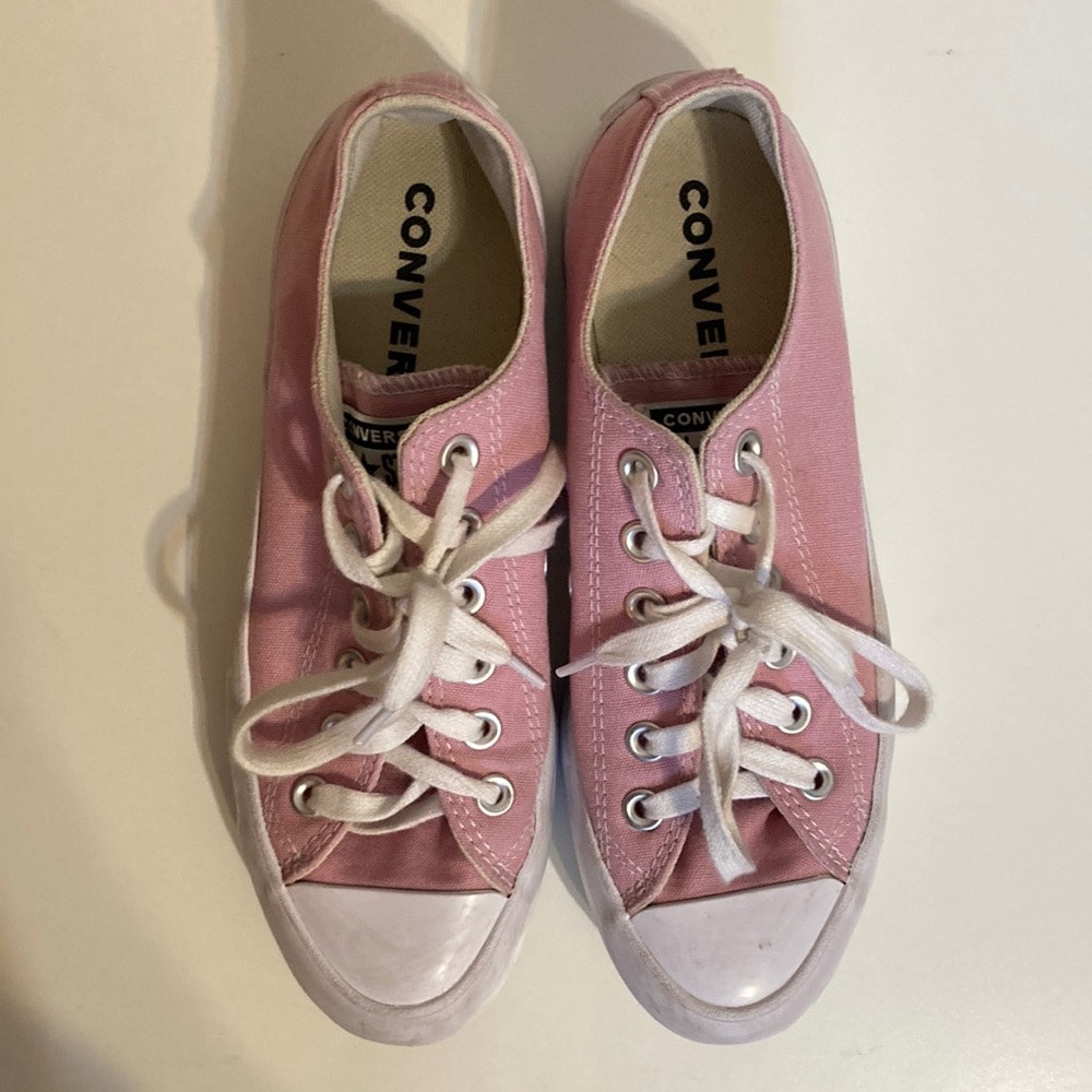 Low Pink Lugged Converse